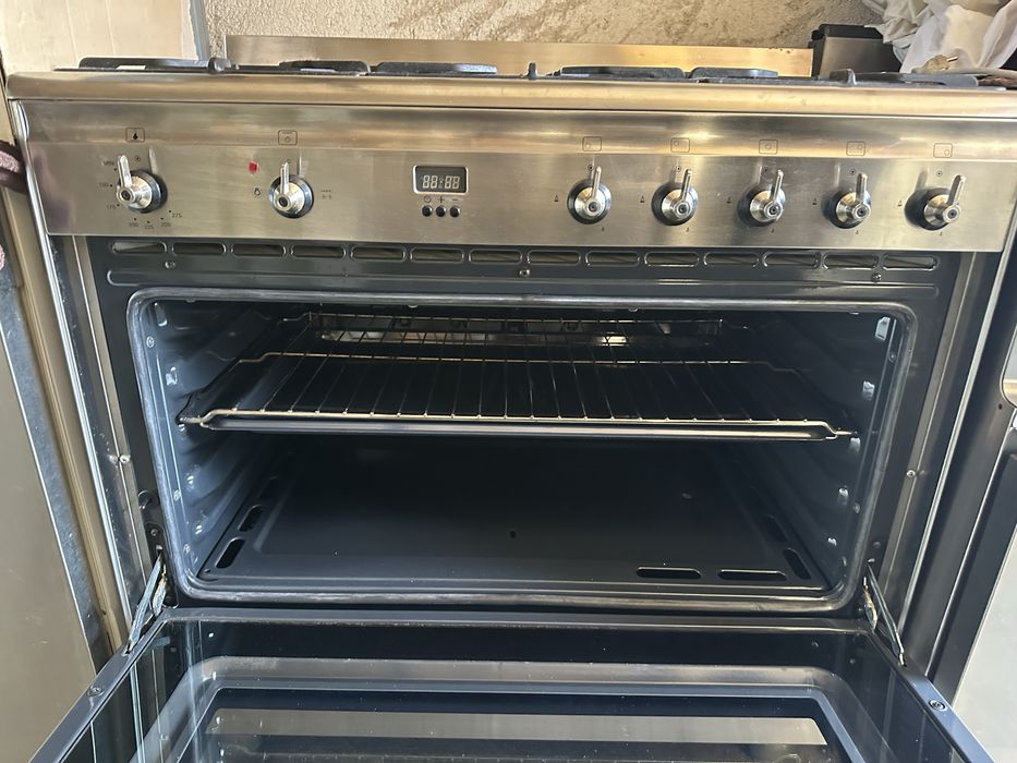 Професионална готварска печка Смег/Smeg