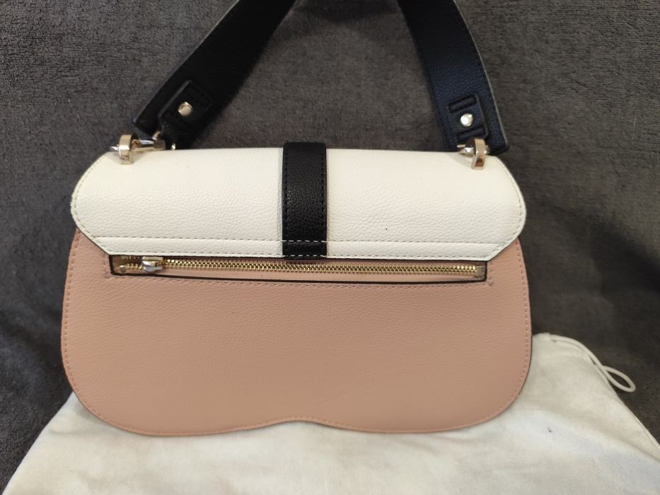 Дамска чанта Guess