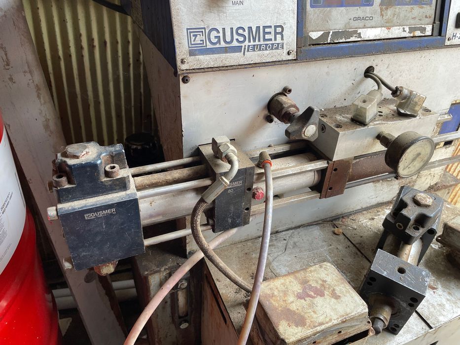 Gusmer  utilaj suflat spuma poliuretanica pentru piese