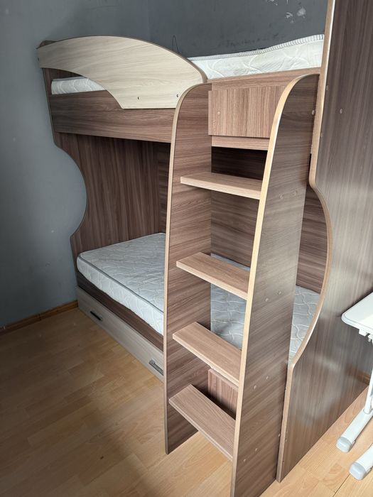 Продам двухярусную , двухэтажную кровать