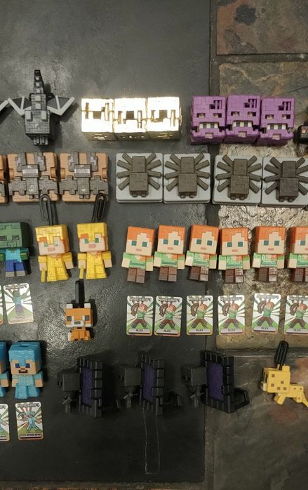 Vând Figurine Minecraft Kinder