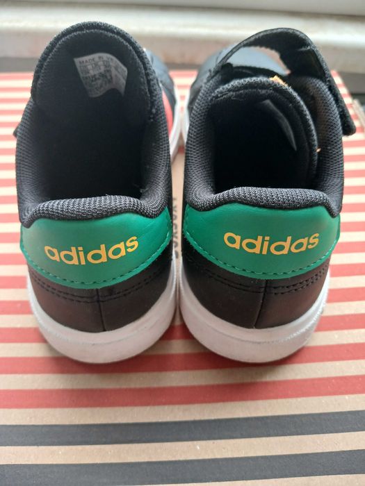 Детски спортни обувки Adidas