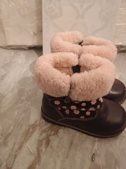 продаю детскую обувь