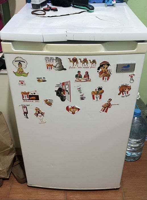 Холодильник с маленьким морозильником