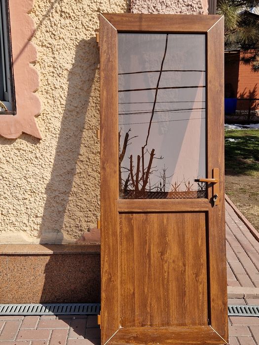 Двери пластиковые