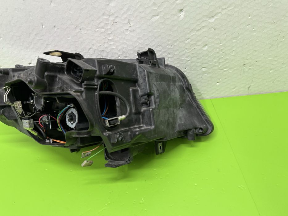 Far bmw E90 E91 xenon 2006-2008 stanga Europa