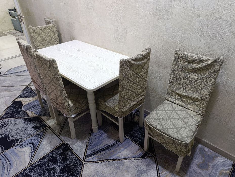 Продаётся стол и стулья