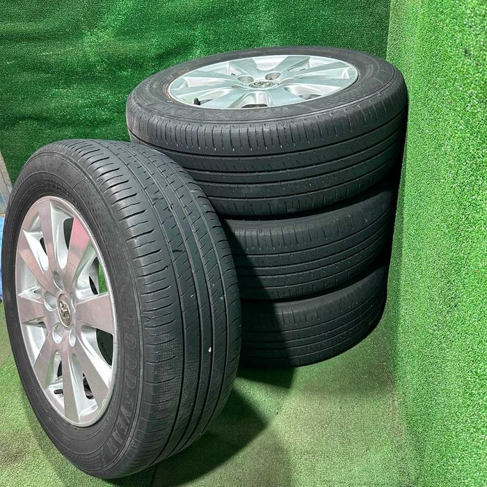 Продам Оригинальный диск с шинами Goodyear EfficientGrip Eco 215/60R16