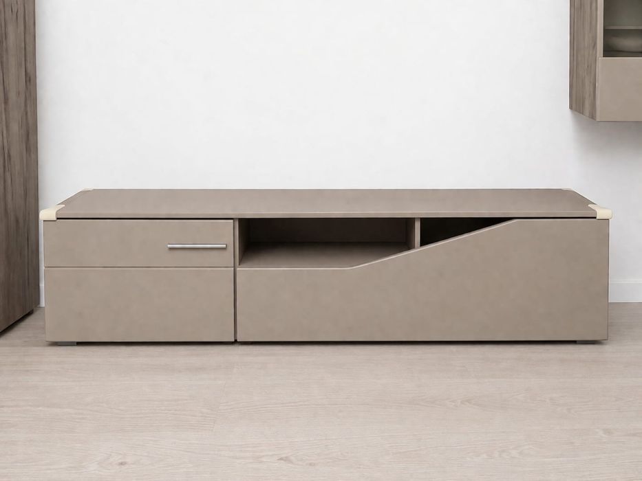Vand mobila living