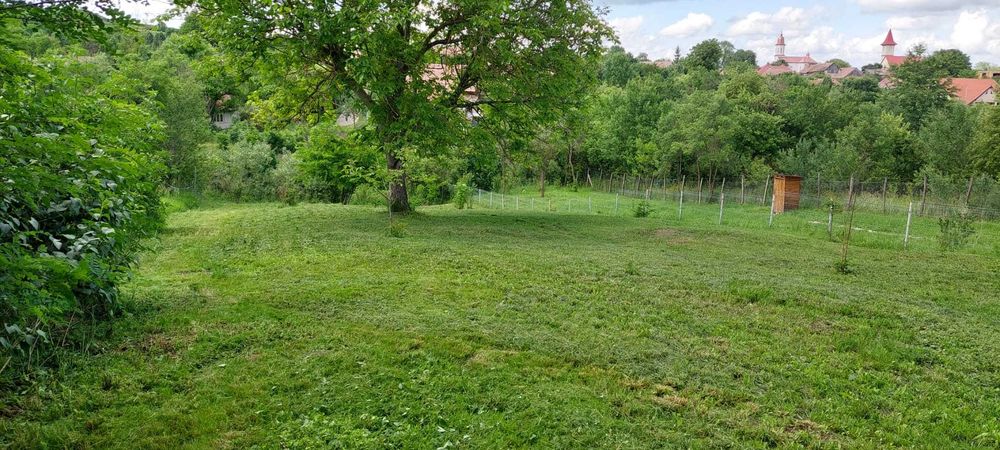 Vand 10 ari teren intravilan în SANTU