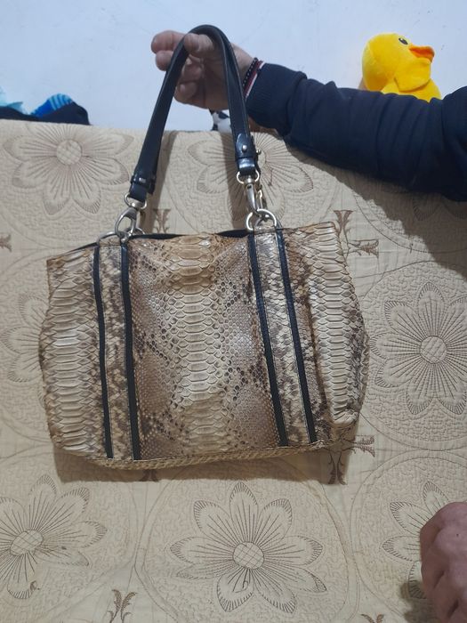 Vând geanta din piele de piton naturala