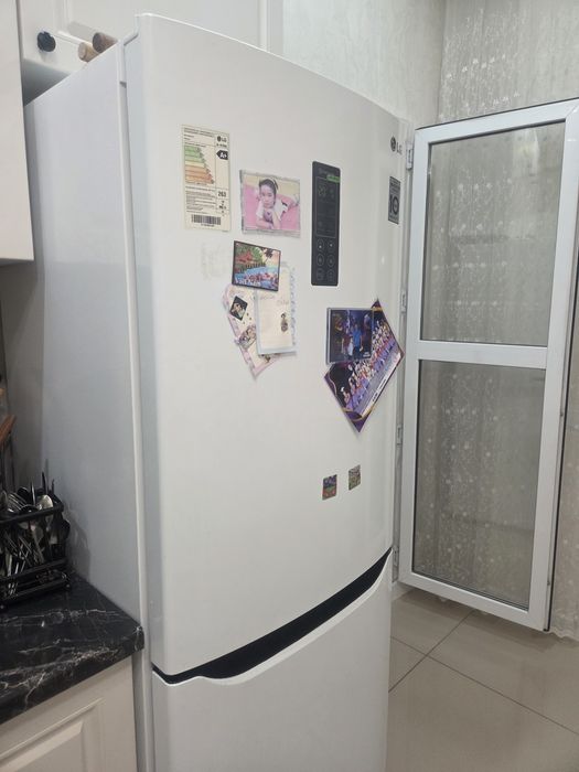 Продам почти новый холодильник
