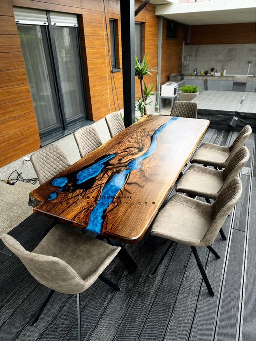 Трапезна маса от дърво и епоксидна смола