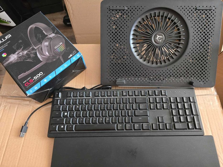 Combo gaming: tastatură Razer Ornata cu wrist rest + cooling pad White Shark + căști RGB CCLUSI CLS-500