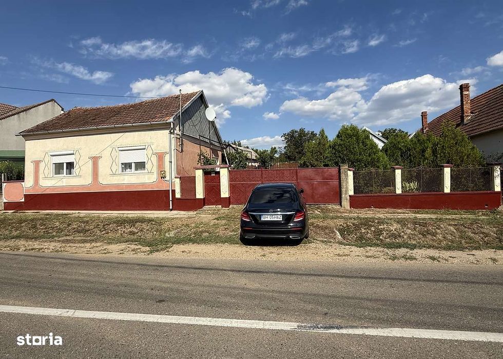Casa cu teren de 8000 mp. - Cetariu - IMOBIHOR