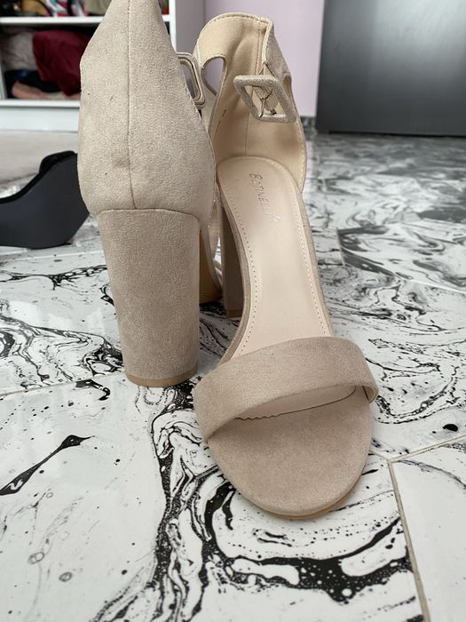 Сандали на ток