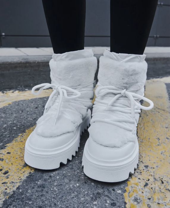 Продам белые угги
