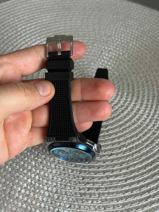 Ceasuri pe baterii elegante cu curea de silicon