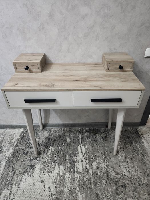 Продается Туалетный столик