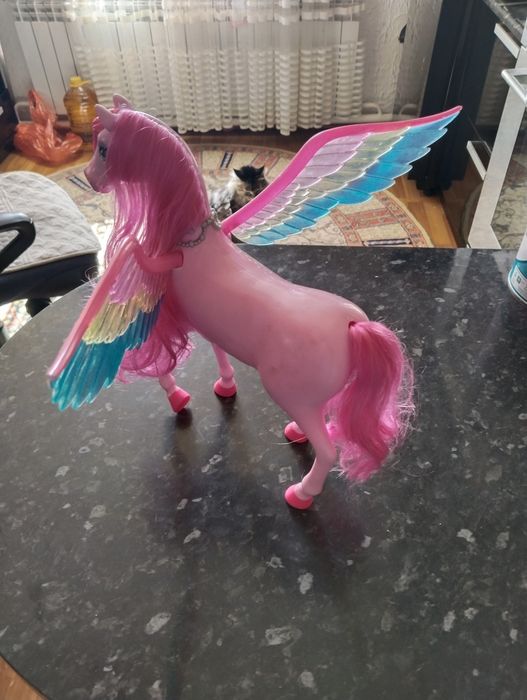 Игрушка лошадка , для девочки. Состояние идеальное.