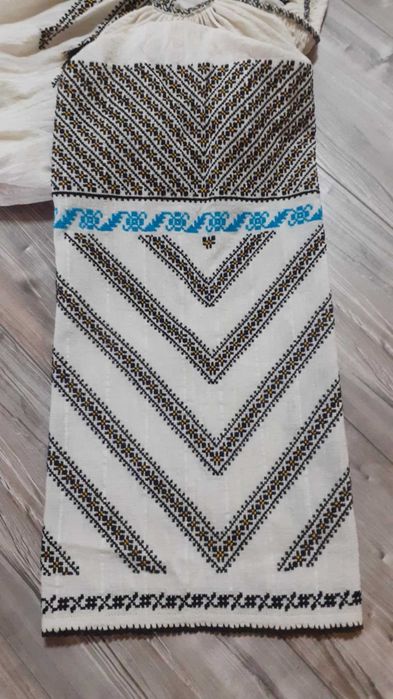 Camasa traditionala cusuta manual