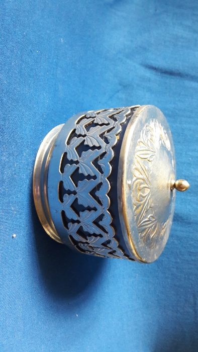 Мельхиоровые сахарницы