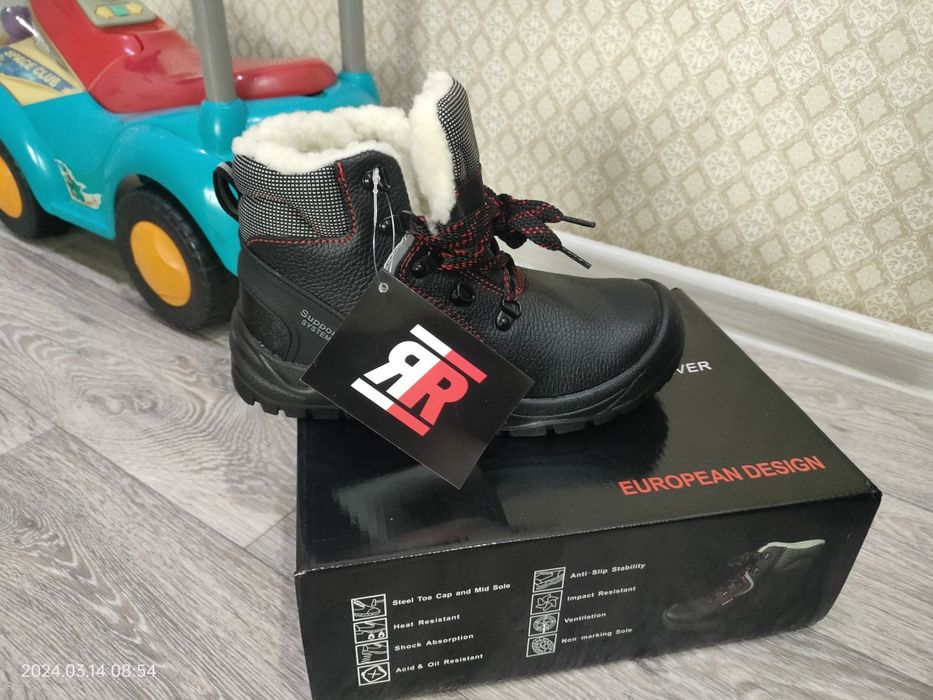 Зимние ботинки новый