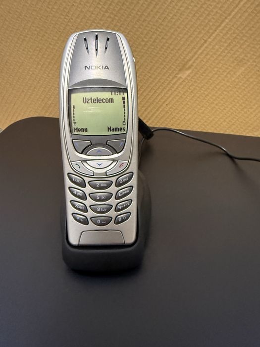 Nokia 6310 i.  Nokia