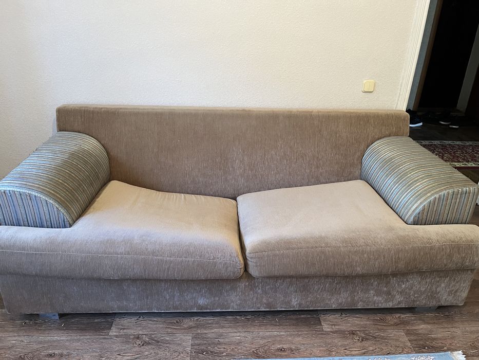 Сидячий диван