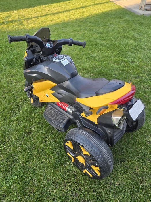 Motocicleta electrica pentru copii, doua motoare, acumulator 12V, cu muzica si lumini, 8008 galben