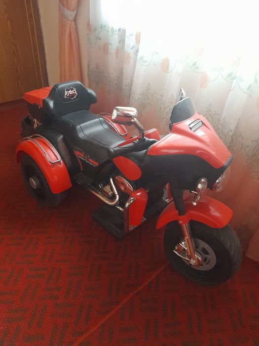 Masofadan boshqariladigan(pultda) bolalar kirik avtoo'yinchoqlari.