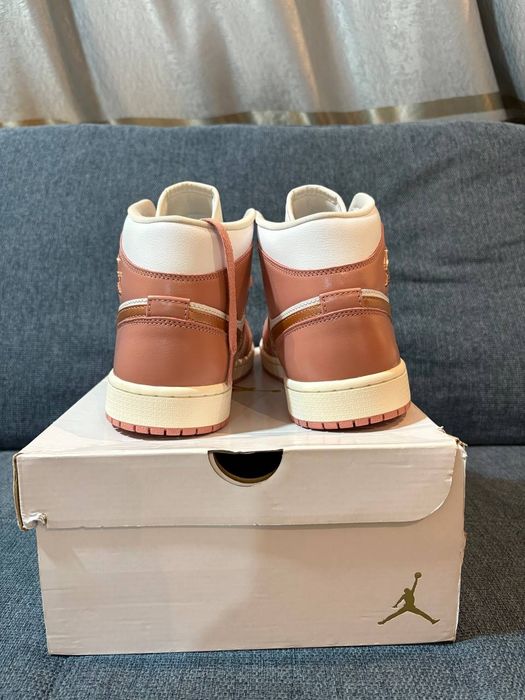 Air Jordan 1 mid SE