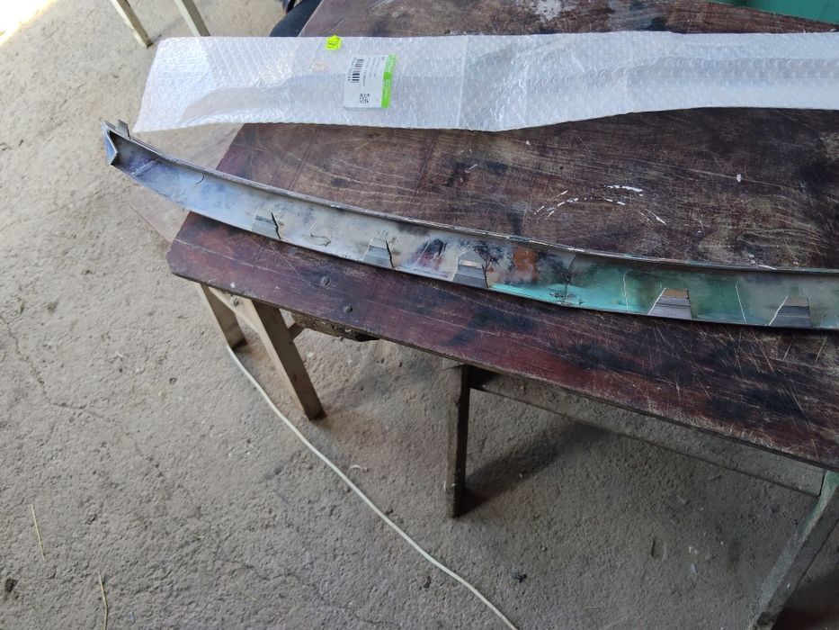 Vând grilă față de Logan 2010