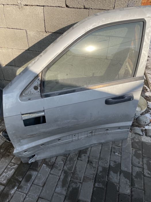 Дверь jeep grand Cherokee
