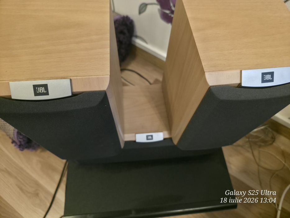 Yamaha SR-300 Receiver AV cu subwoofer integrat + 3 boxe JBL + telecomandă Logitech Harmony One (telecomanda gratuita)