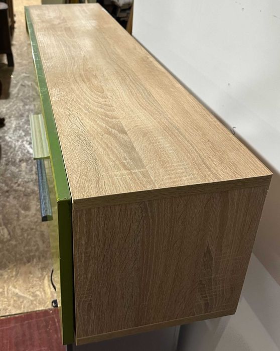 Dulap Suspendat cu usa si rafturi; Corp solid de perete