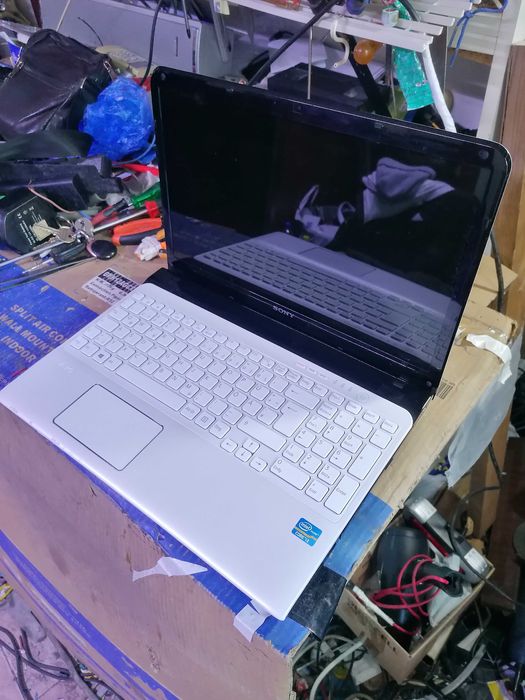 Sony vaio SVE151J11M