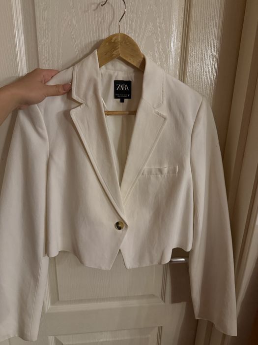 Ленен къс блейзър на ZARA