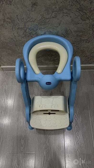 детская накладка на унитаз со ступенькой и лесенкой от бренда Chicco