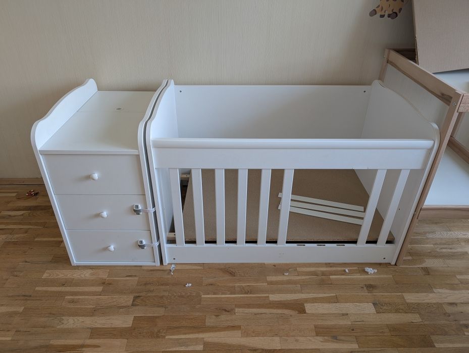 Бебешка кошара + шкаф с ракла и чекмеджета+ матрак и аксесоари
