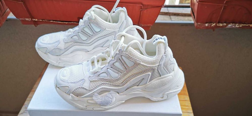 Оригинални маркови дамски сникърси / маратонки SANDRO - 36 номер