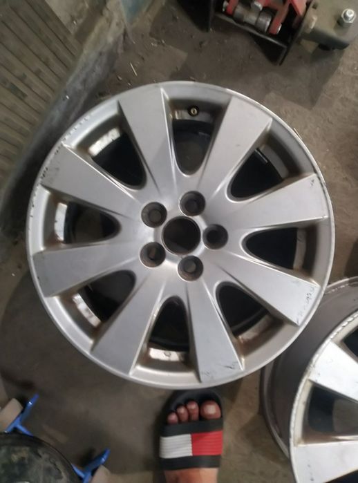 Продавам джанти за Тойота