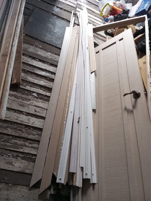 Продам двери и плинтус