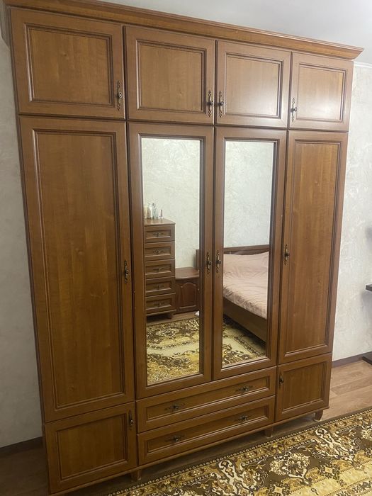 Продается спальный гарнитур