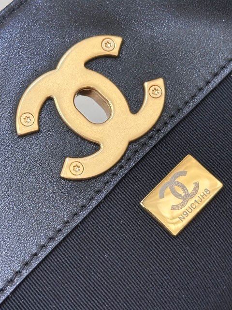 Чанта Chanel естествен велур