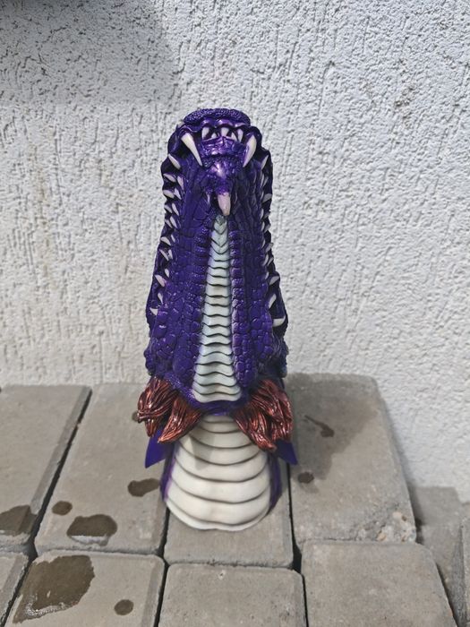 Dragon - figurină decorativă din rășină.