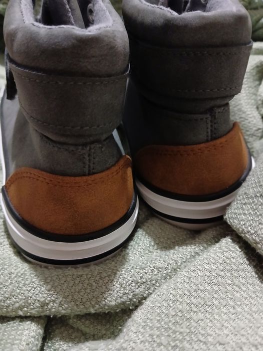 Нови кецки 33 номер