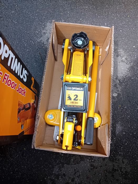 Vând cricuri -2 tone