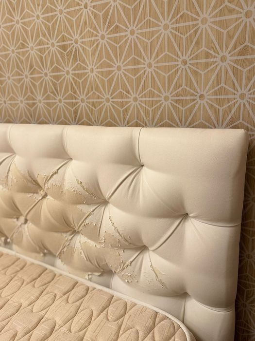 Кровать двухспальная с матрасом