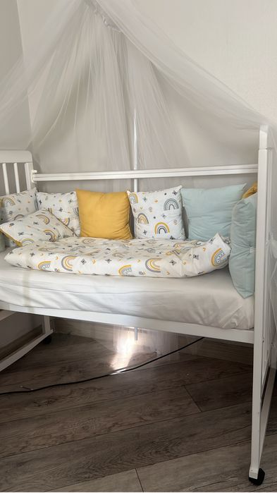 Манеж сатылады.